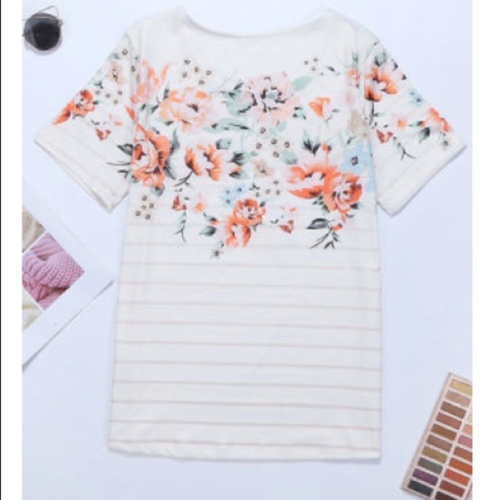 🌺Spring vibe floral and stripped tee - Picture 2 of 6